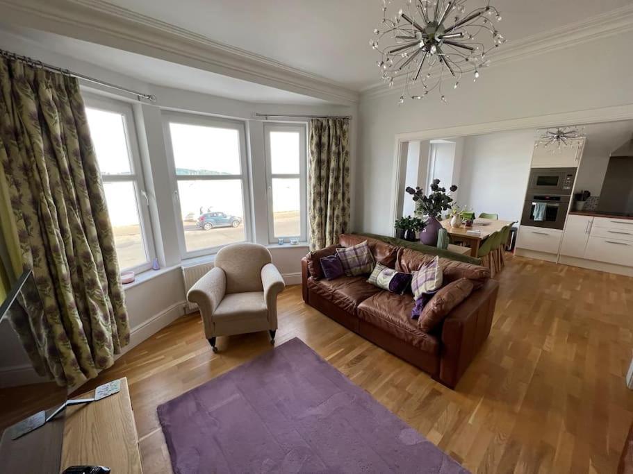 Fantastic 3 Bedroom Holiday Home Millport Exterior foto