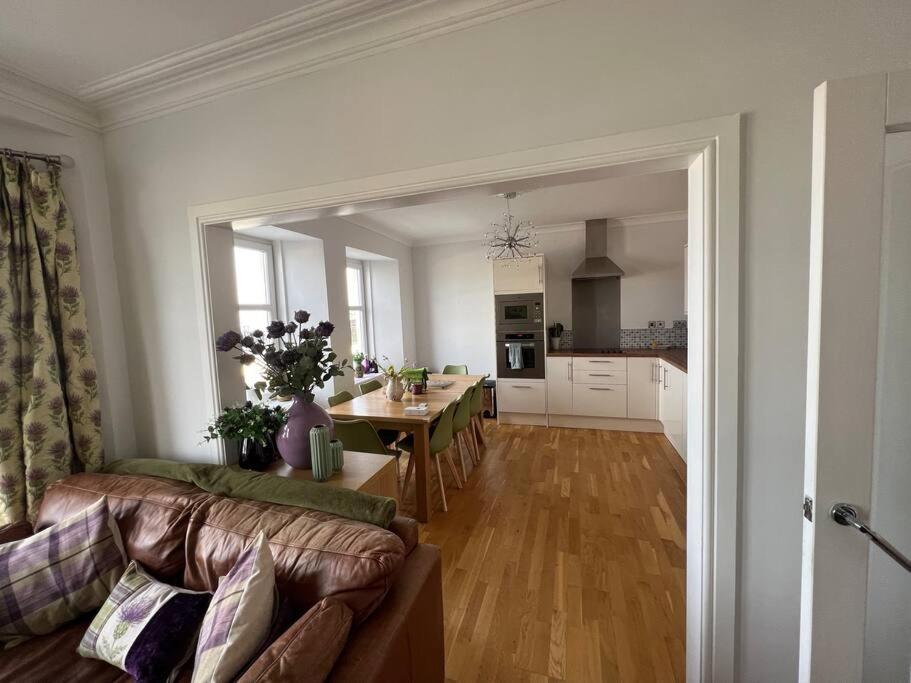 Fantastic 3 Bedroom Holiday Home Millport Exterior foto